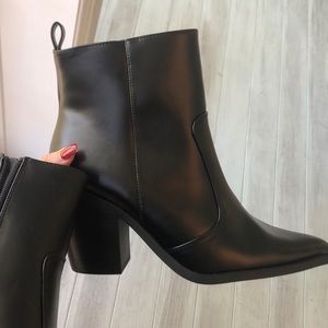 Pointed toe boots